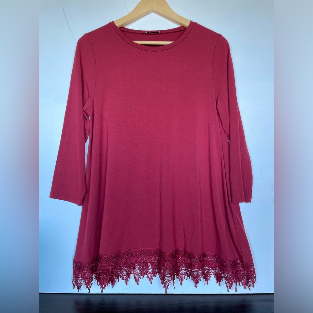 Mountain Mamas Maroon Tunic 3/4 Sleeves With Crochet Hem Medium